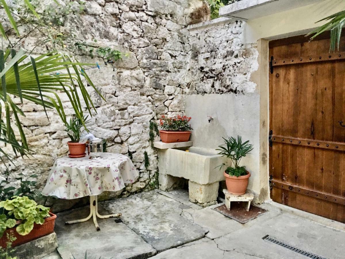 Palmera Mostar Luaran gambar